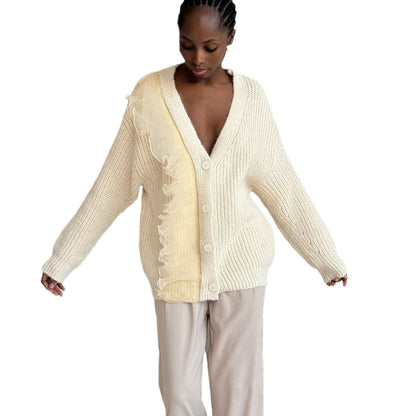 Cardigan pour femmes avec détails en volants et fermeture à boutons Chic und Stil