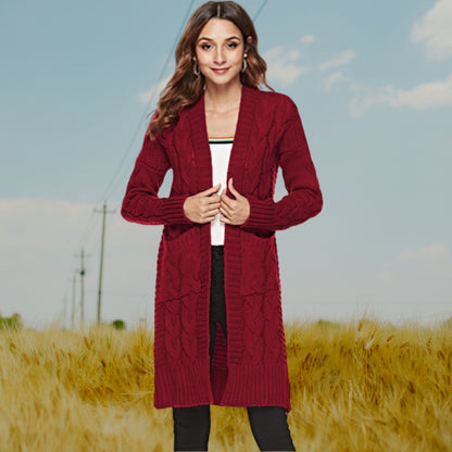 Cardigan en tricot pour femmes avec un motif de tressage moderne et des poches pratiques Chic und Stil