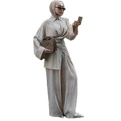 Elegant and fashionable outfit for women with high-waisted pants and shirt Chic und Stil