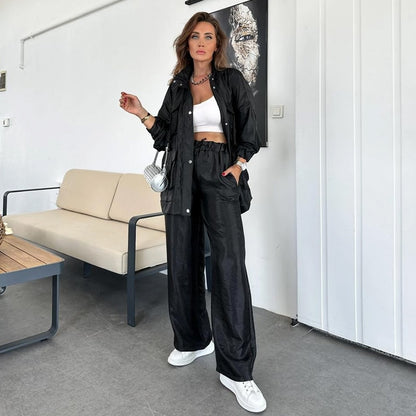 Athletic leisure set for women with an elegant shine and practical pockets Chic und Stil