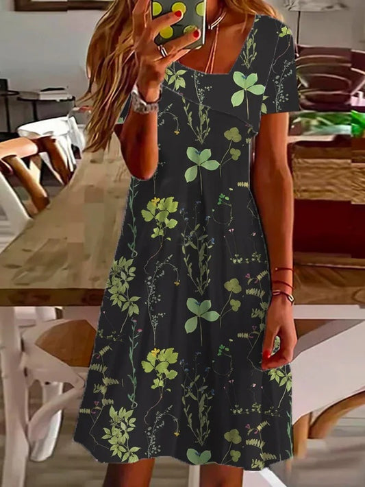 Robe de loisirs pour femmes avec un élégant motif floral et une coupe féminine Chic und Stil