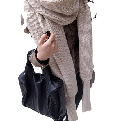 Knitted scarf for women with a stylish design and comfortable wear Chic und Still