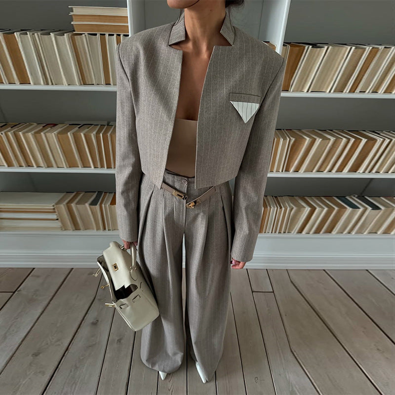 Trendy cropped blazer set for women with wide pants Chic und Stil