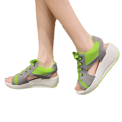 Sandales de sport féminines avec tige en mesh respirant et semelle en wedge flexible Chic und Stil