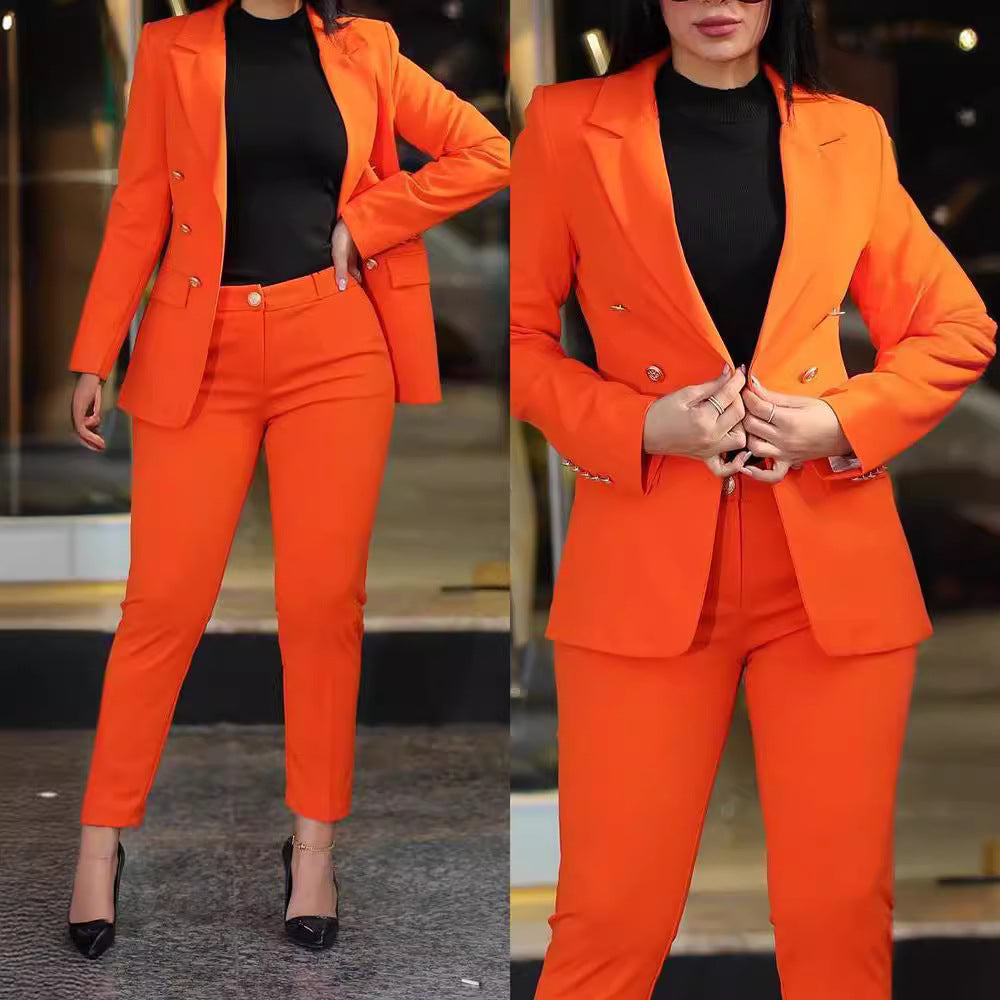 Dames costume d'affaires élégant et stylé avec double boutonnage et coupe cintrée Chic und Stil