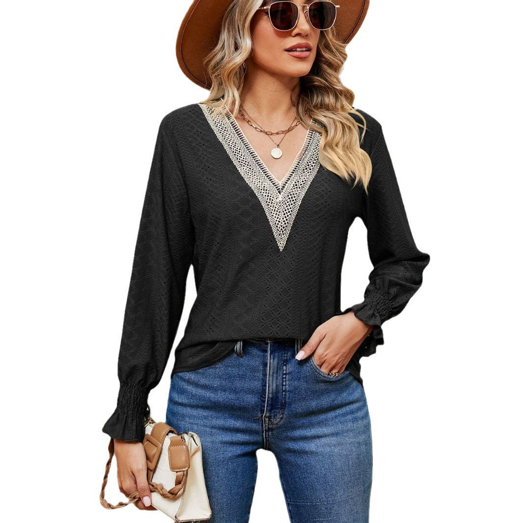 Chemisier pour dames avec des broderies aérées et décolleté en V Chic und Stil