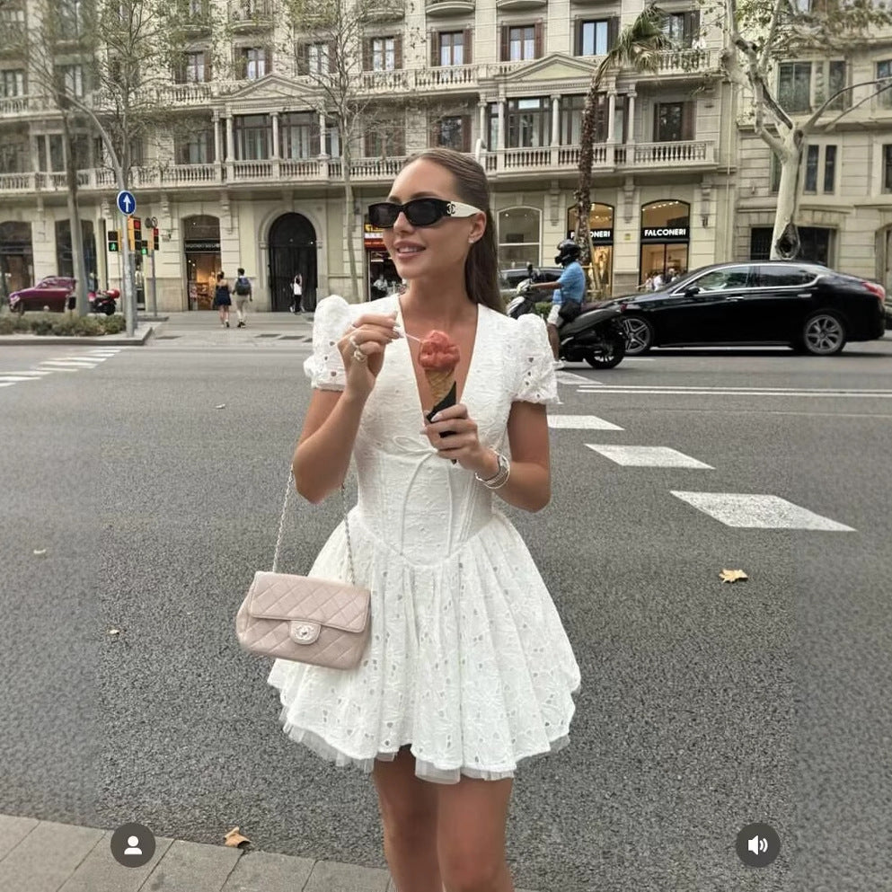 Robe d'été femme avec délicate broderie et jupe volumineuse Chic und Stil