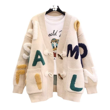 Dames gros tricot cardigan avec des appliqués colorés et de grandes poches Chic und Stil