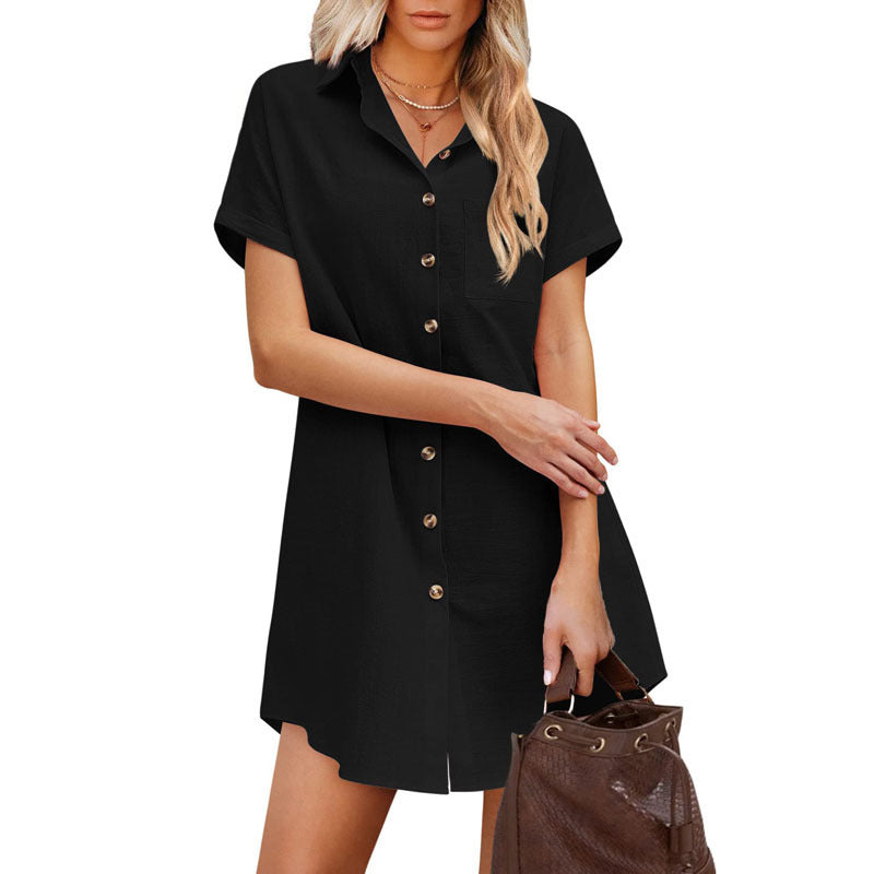 Robe chemise féminine au coupe décontractée avec des détails de boutons et une poche appliquée Chic und Stil