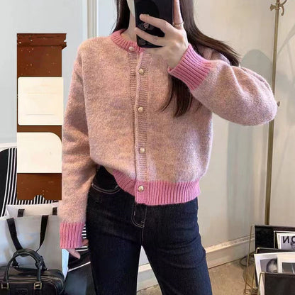 Cardigan tricoté pour dames avec des boutons décoratifs en perles Chic und Stil