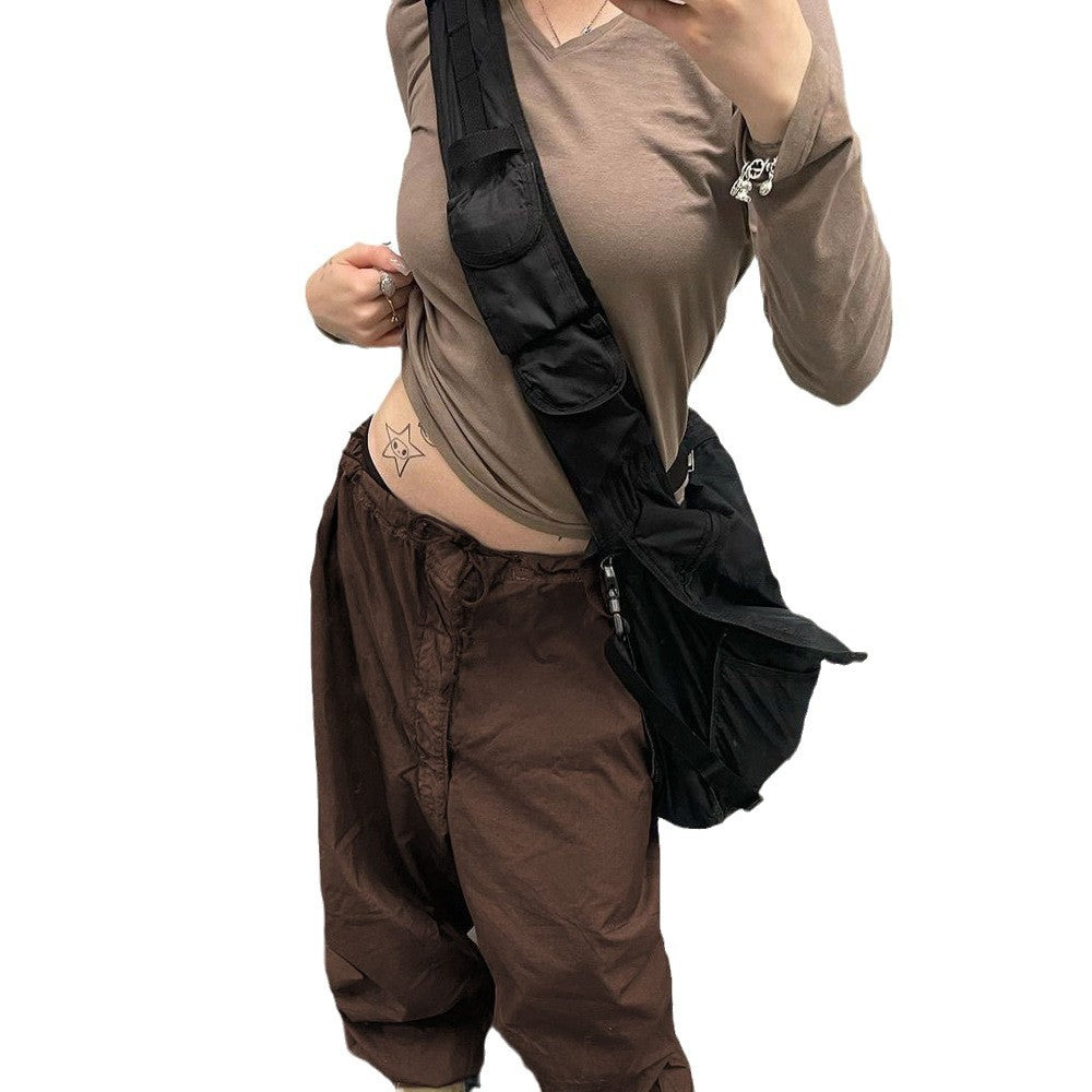 Loose cargo pants for women with elastic waist and practical pocket design Chic und Stil