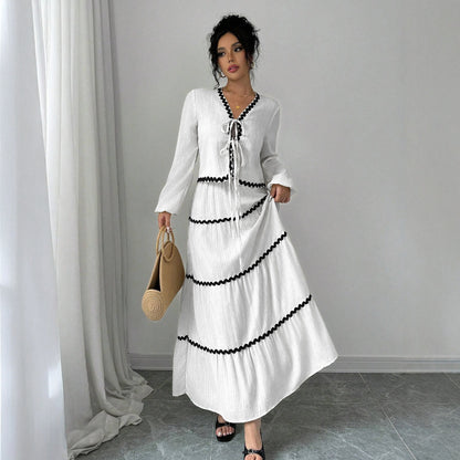 Robe maxi pour femmes avec des fronces élégantes et un biais contrastant Chic und Stil