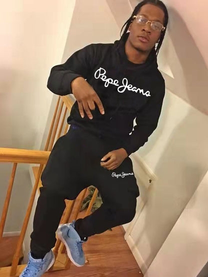 Hoodie and jogger pants for men with contemporary inscription Chic und Stil