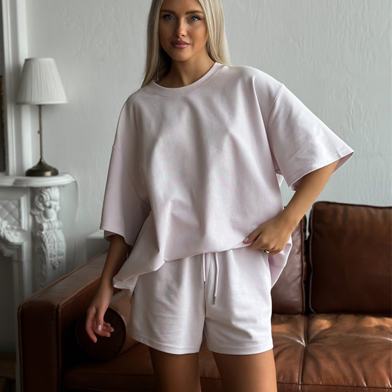Casual lounge set for women with oversized t-shirt and shorts Chic und Stil