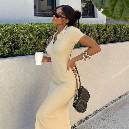 Dames Élégant Robe Maxi avec silhouette étroite et col à la mode Chic und Stil