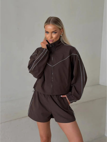 Sport leisure set for women with high collar jacket and Chic und Stil shorts