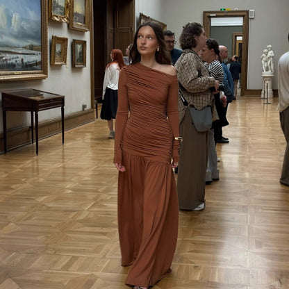 Robes Maxis élégantes pour femmes avec coupe asymétrique et fronces Chic und Stil