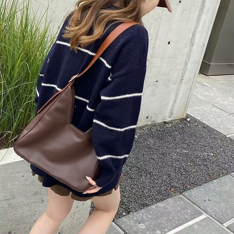 Dame gilet tricot avec deux poches plaquées et des rayures contrastées Chic und Stil