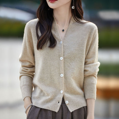 Cardigan en cachemire pour femmes avec des détails de boutons élégants et décolleté en V Chic und Stil