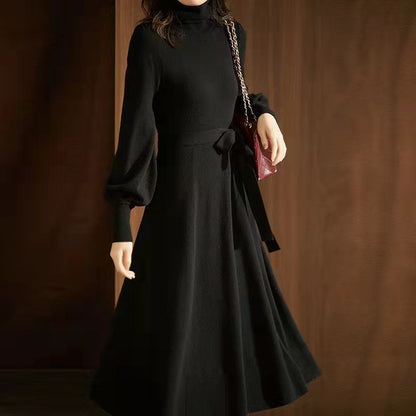 Robe en tricot pour femmes avec col haut et ceinture à la taille Chic und Stil