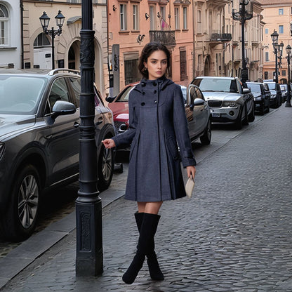 Elegant coat for women with high collar and functional pockets Chic and Style