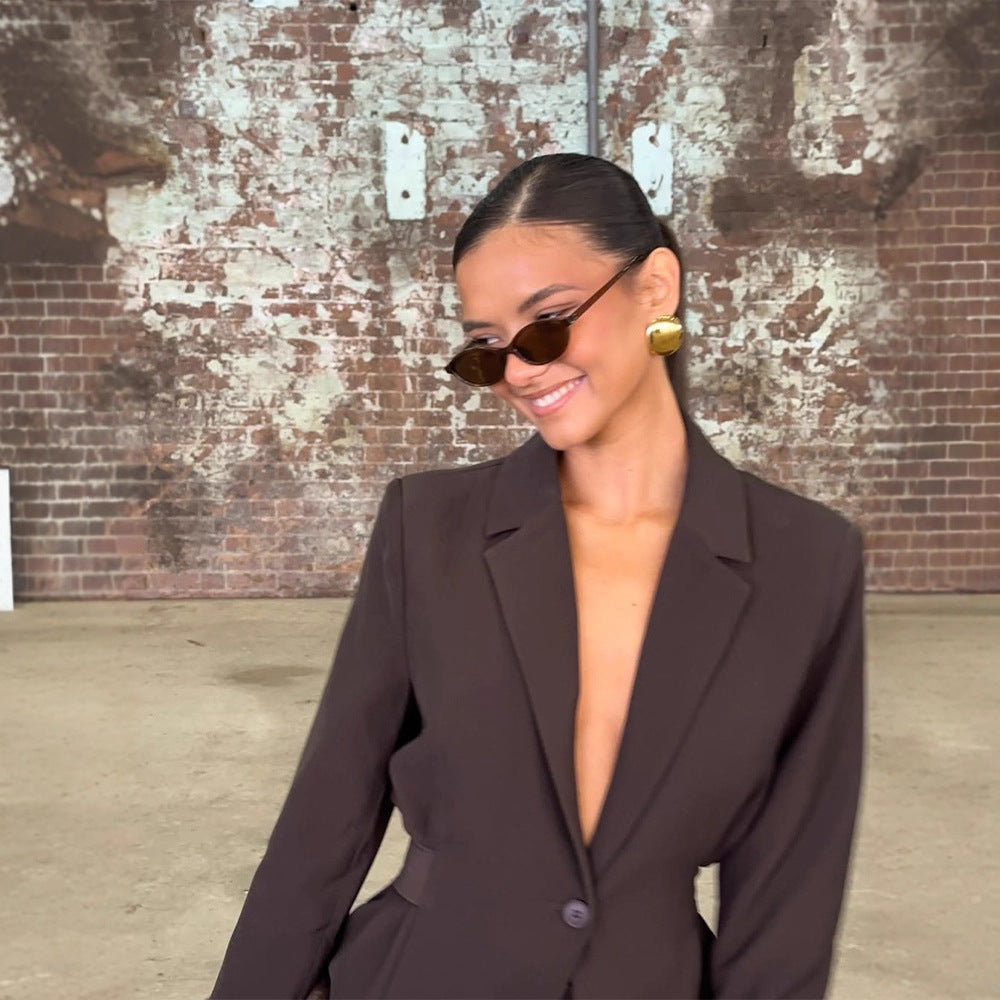 Blazer pour femmes avec décolleté en V profond et silhouette élégante Chic und Stil