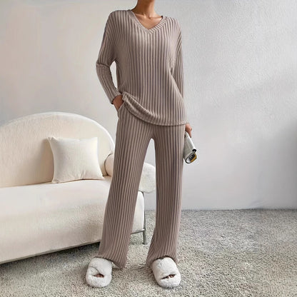 Dames Ensemble en tricot confortable avec décolleté en V et design côtelé Chic und Stil