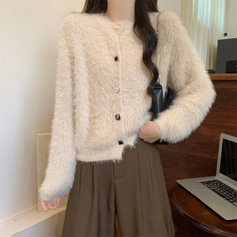 Dames cardigan doux avec boutons et texture en fausse fourrure Chic und Stil