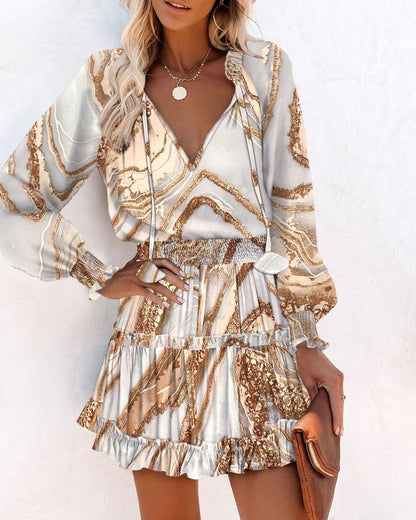 Dames Robe mini ludique avec motif coloré et détails volantés Chic und Stil
