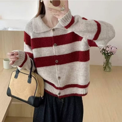 Dames gilet douillet en tricot avec des rayures contrastées et un matériau tricoté doux Chic und Stil