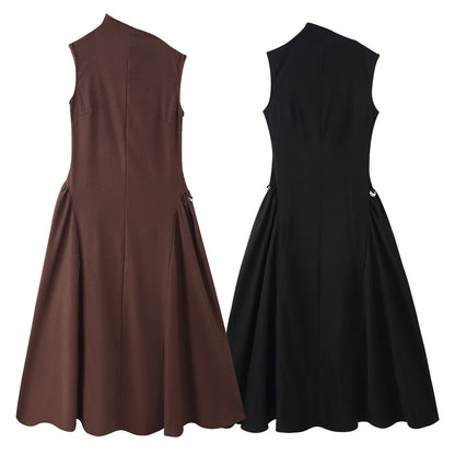 Robe A-ligne pour femmes avec décolleté asymétrique et élégants plis Chic und Stil