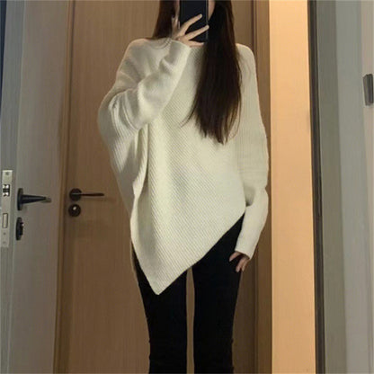 Asymmetrical knit sweater for women with a casual oversized design Chic und Stil