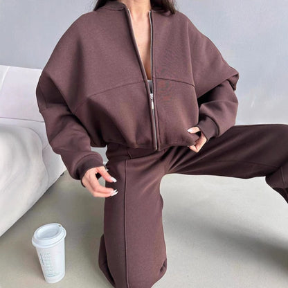 Casual look for women with a casual zip jacket and wide pants Chic and Style