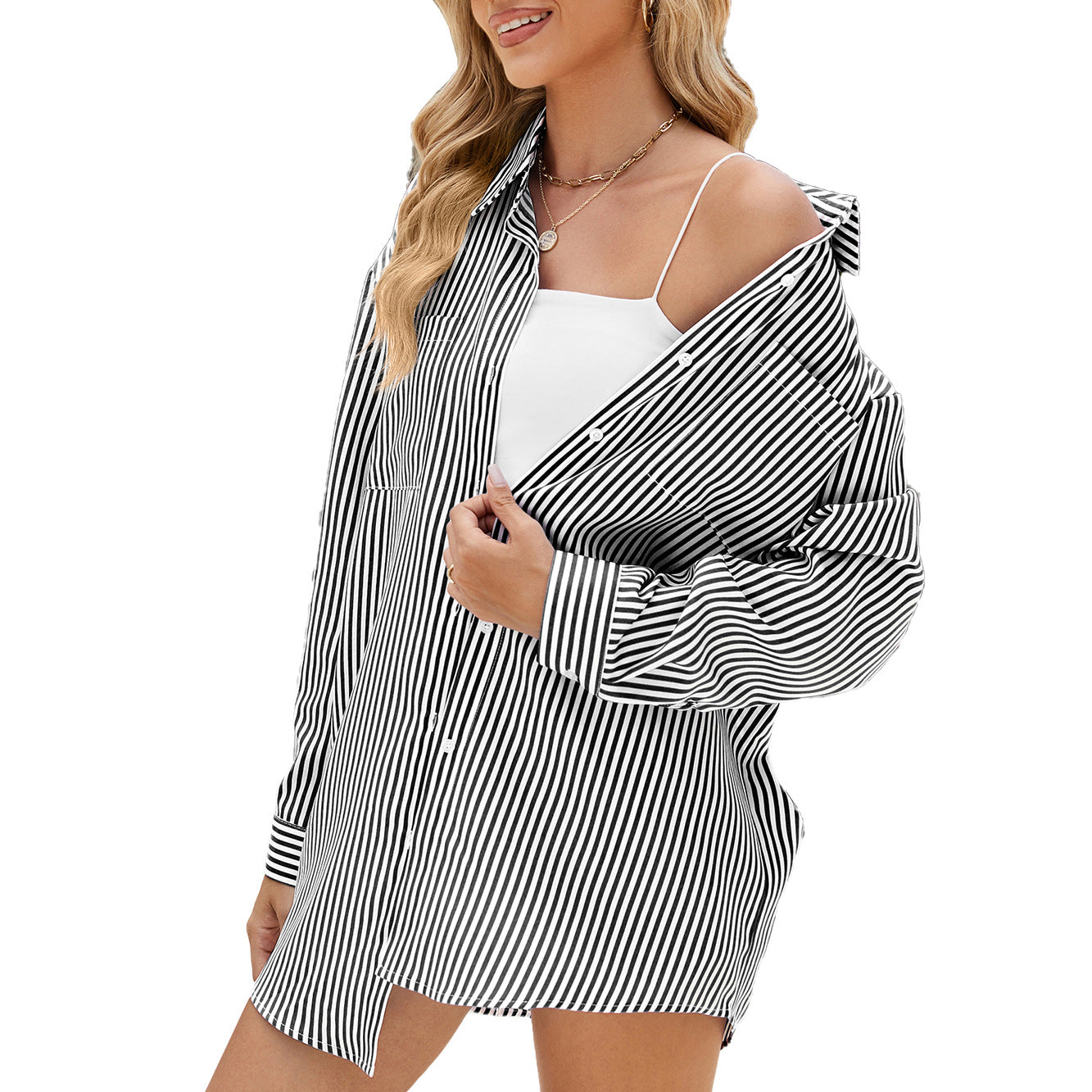 Chemise oversize décontractée pour femmes avec un subtil motif à rayures et des détails de boutons Chic und Stil