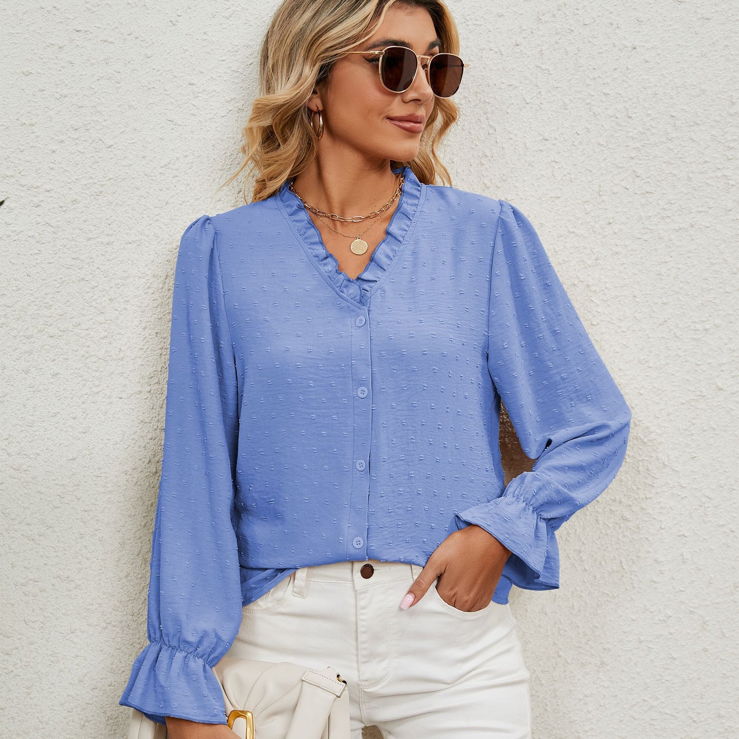 Women's blouse with ruffle details and puff sleeves Chic und Stil