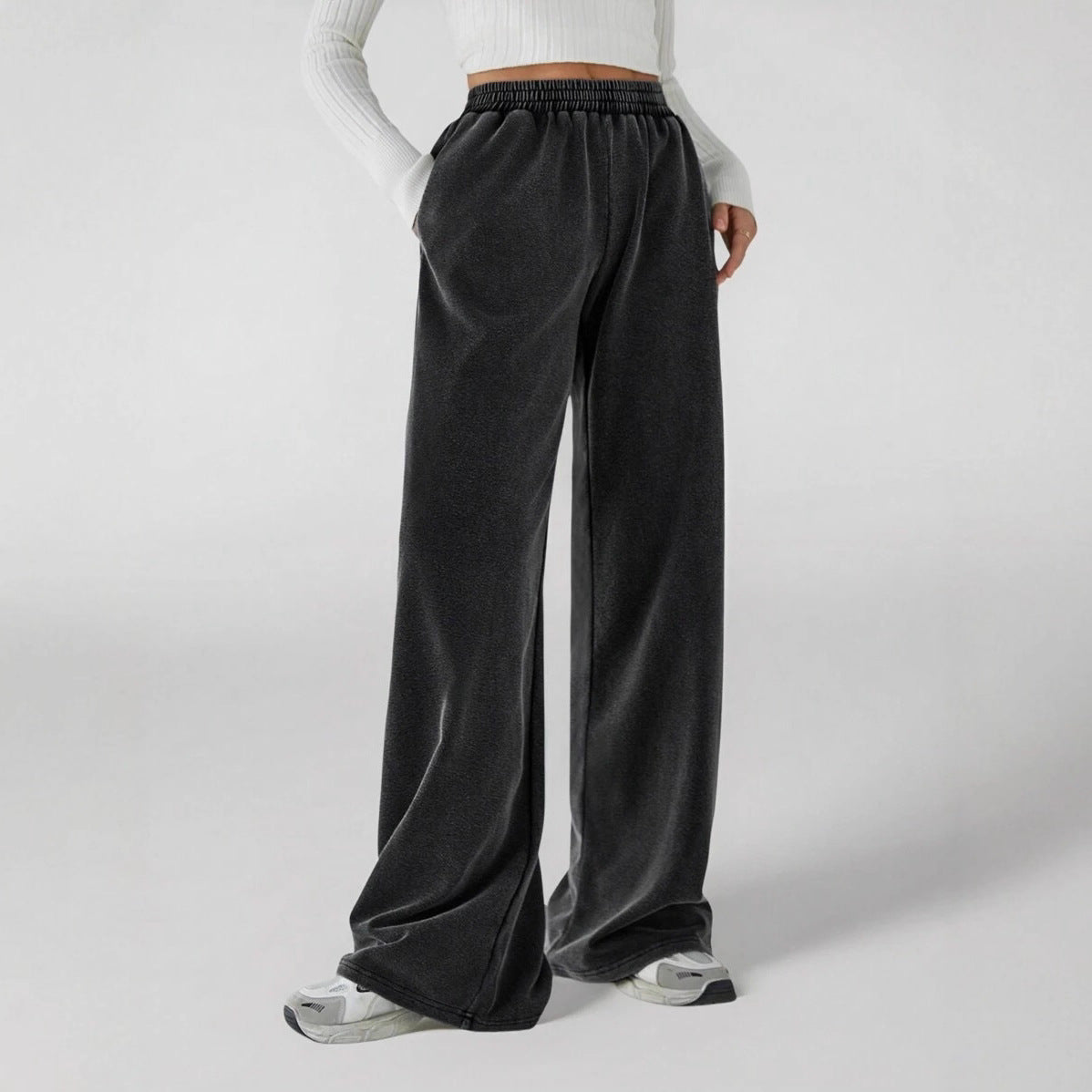 Loose fleece pants for women with elastic waistband and side pockets Chic and Style