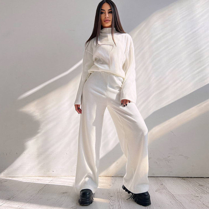 Women's casual jumpsuit in soft ribbed fabric. Chic and stylish.