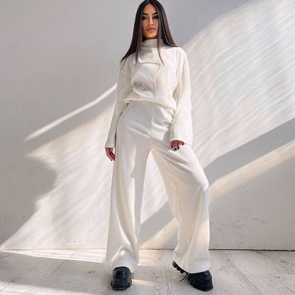 Women's casual jumpsuit in soft ribbed fabric. Chic and stylish.