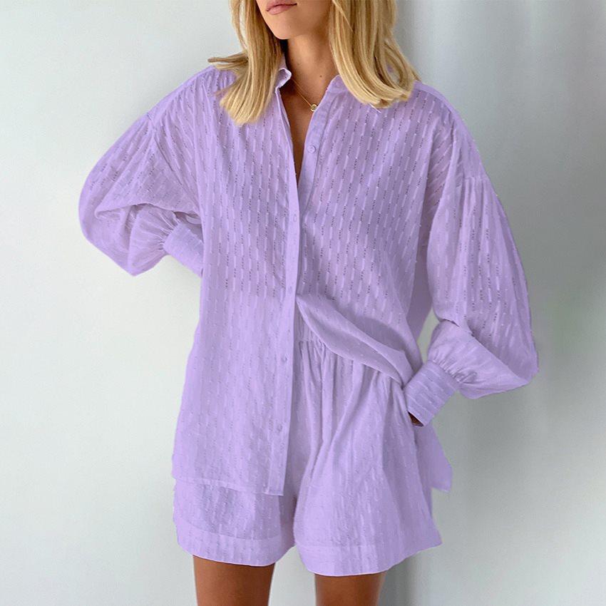 Chemise décontractée oversize pour femmes avec structure et shorts courts Chic und Stil