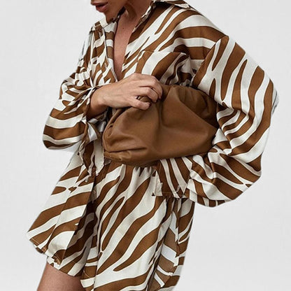 Chemise de loisir pour femmes avec un motif animal stylé et une coupe décontractée Chic und Stil