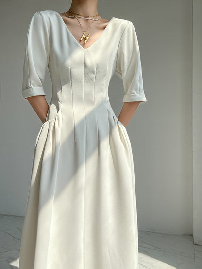 Robe midi élégante à manches bouffantes et col V Chic und Stil