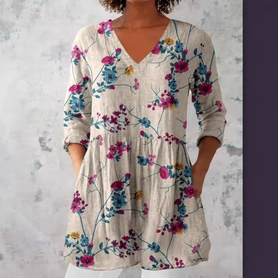 Robe chemise pour femmes avec un design floral et des poches pratiques Chic und Stil