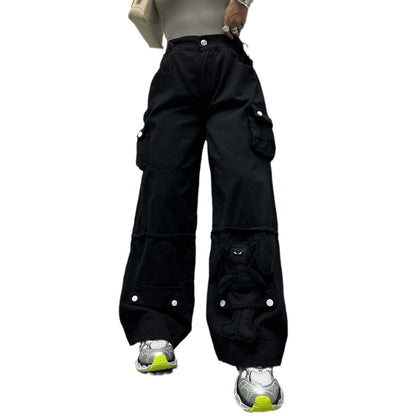 Wide cargo pants for women with innovative applications Chic und Stil