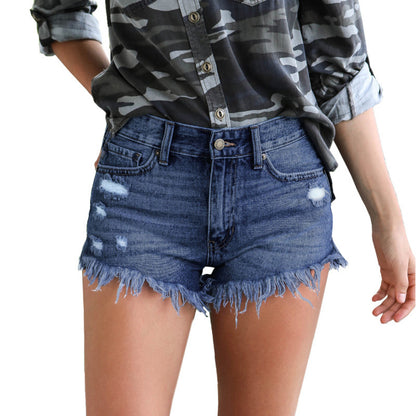 Shorts pour femmes au look utilisé à la mode avec ourlet effiloché et taille haute Chic und Stil