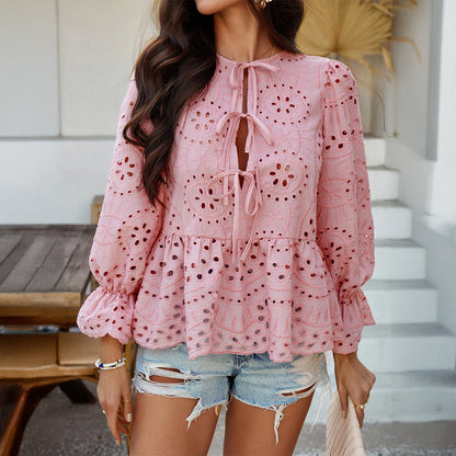 Blouse en dentelle pour dames avec des détails de volants et un laçage Chic und Stil