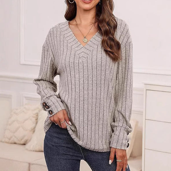 Pull en tricot pour femmes avec décolleté en V et détails de boutons décoratifs Chic und Stil