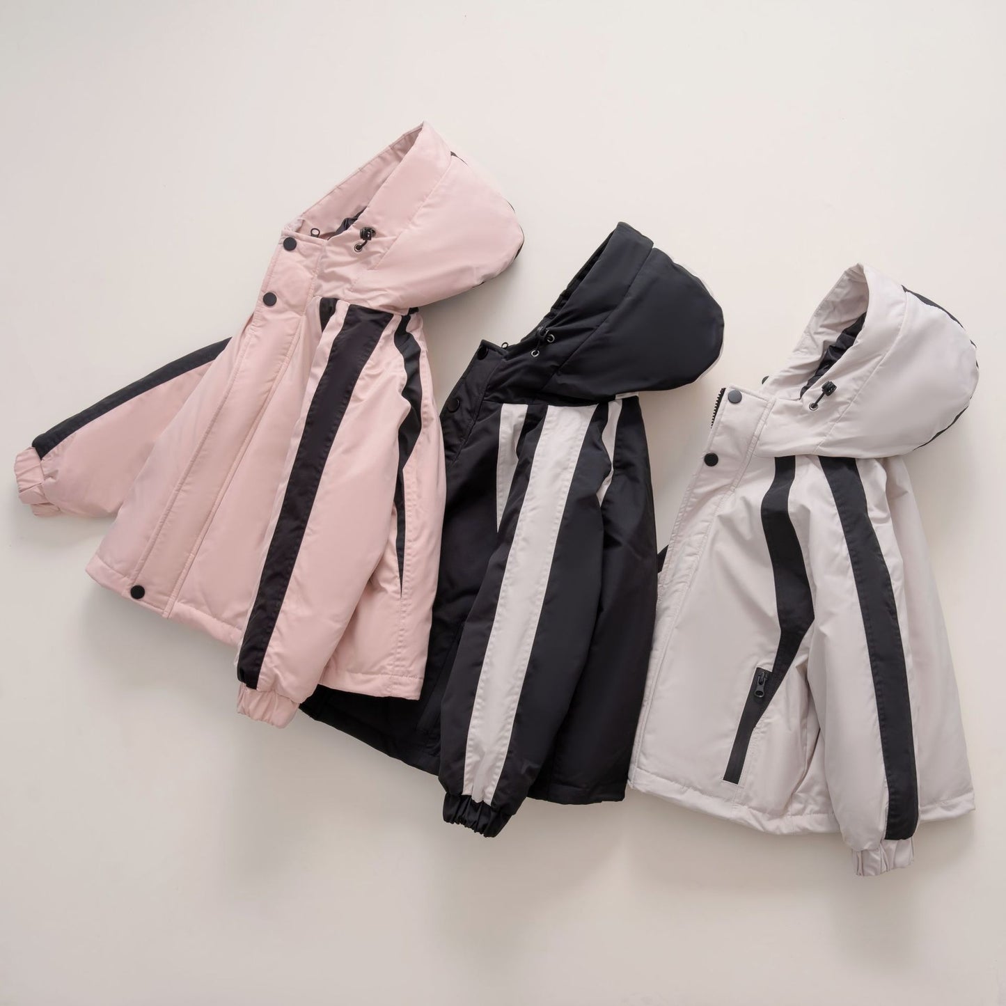 Functional fashion jacket for women with hood and thermoregulating lining Chic and Style