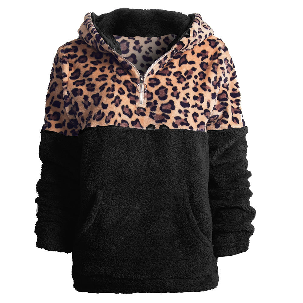 Pull à capuche confortable pour femmes avec un motif léopard excitant et poche kangourou Chic und Stil