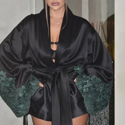 Satin robe for women with elegant lace inserts Chic und Stil