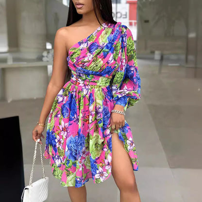 Robe femme à épaule unique avec des manches volumineuses et un design floral Chic und Stil